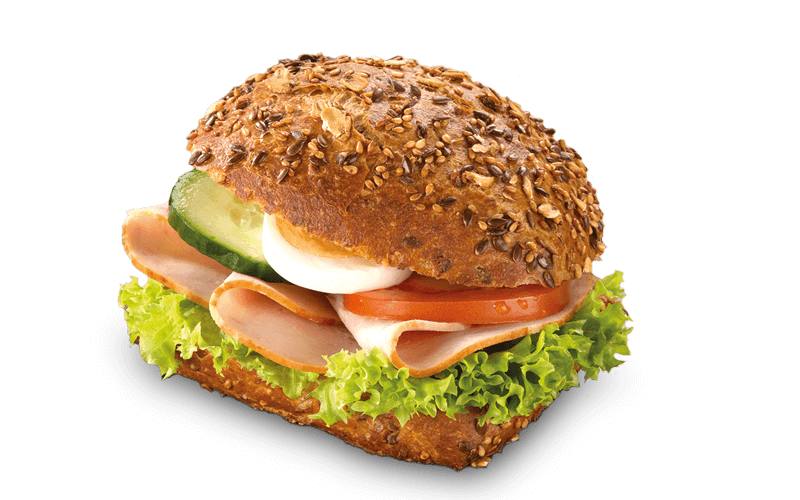 Frisch belegtes Körnerbrötchen mit Putenbrust, Ei, Tomate und Gurke